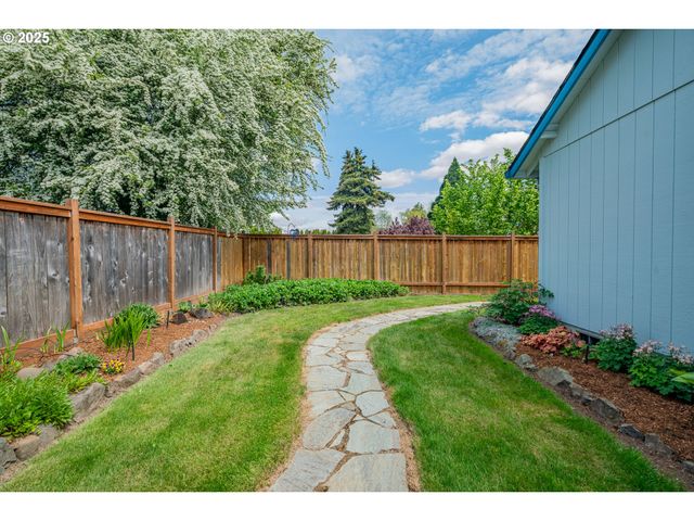 6385 Se JOHNSON St, Hillsboro, OR 97123