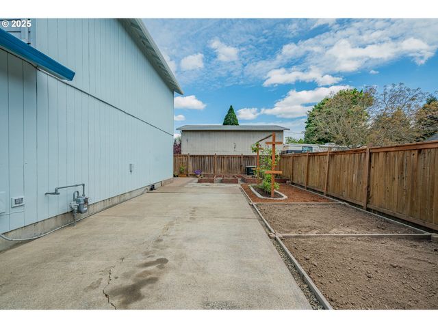 6385 Se JOHNSON St, Hillsboro, OR 97123