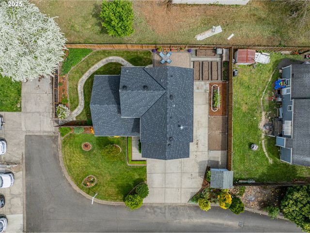 6385 Se JOHNSON St, Hillsboro, OR 97123