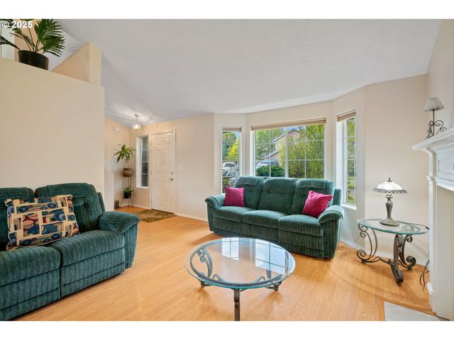 6385 Se JOHNSON St, Hillsboro, OR 97123
