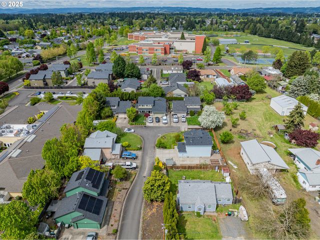 6385 Se JOHNSON St, Hillsboro, OR 97123