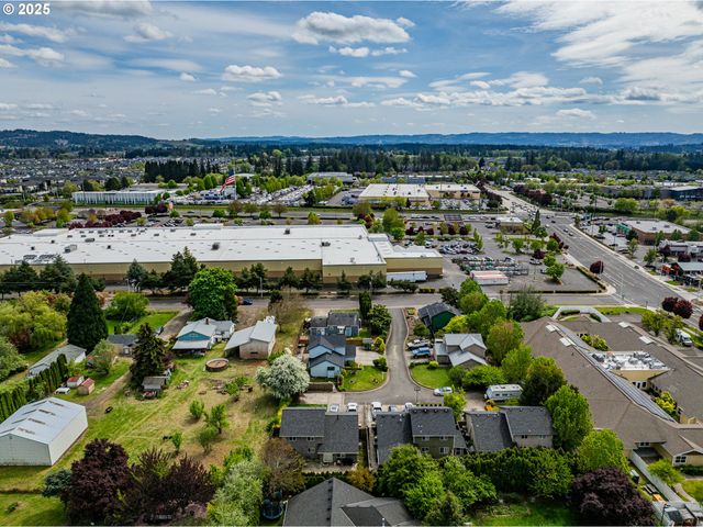 6385 Se JOHNSON St, Hillsboro, OR 97123