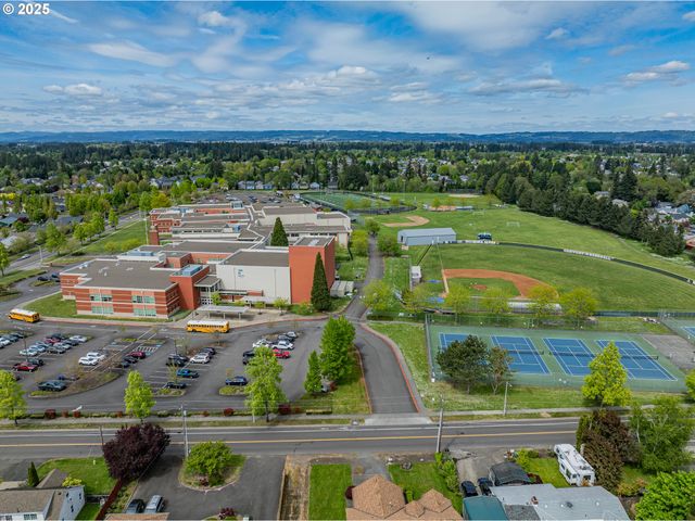 6385 Se JOHNSON St, Hillsboro, OR 97123