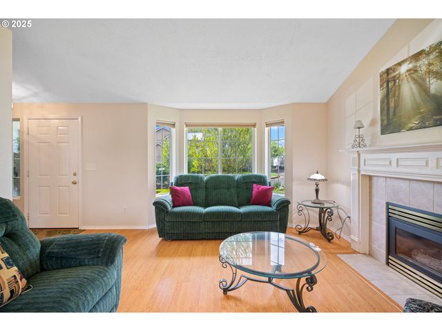 6385 Se JOHNSON St, Hillsboro, OR 97123