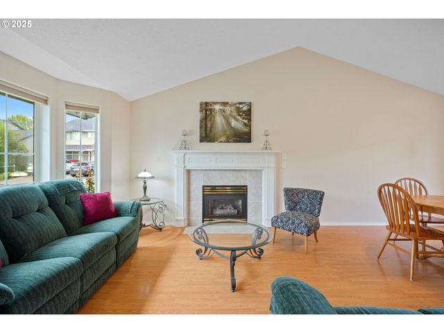 6385 Se JOHNSON St, Hillsboro, OR 97123