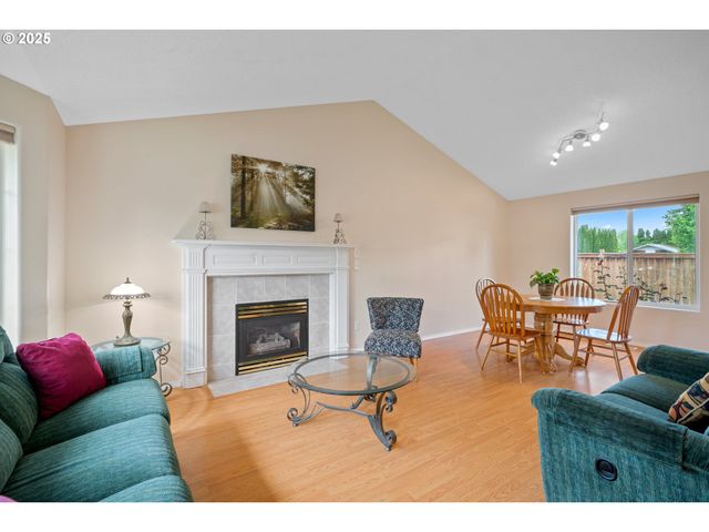 6385 Se JOHNSON St, Hillsboro, OR 97123