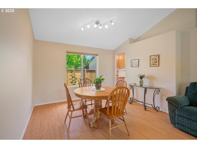 6385 Se JOHNSON St, Hillsboro, OR 97123
