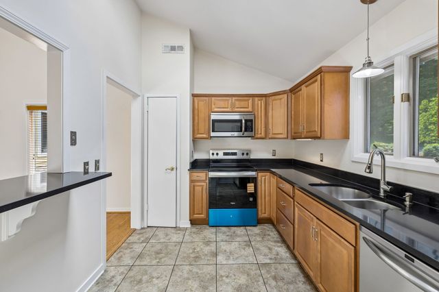 767 Harpeth Trace Dr, Nashville, TN 37221