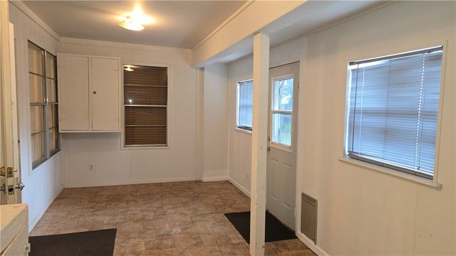 2486 Oak Park Dr, Ingleside, TX 78362