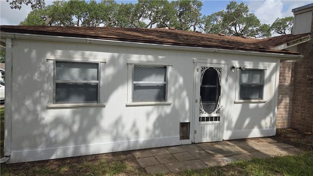 2486 Oak Park Dr, Ingleside, TX 78362
