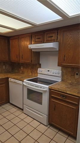 2486 Oak Park Dr, Ingleside, TX 78362