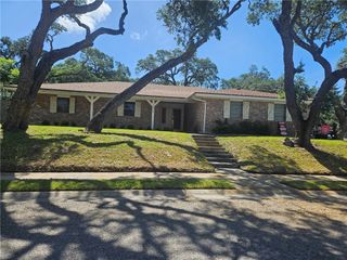 2486 Oak Park Dr, Ingleside, TX 78362