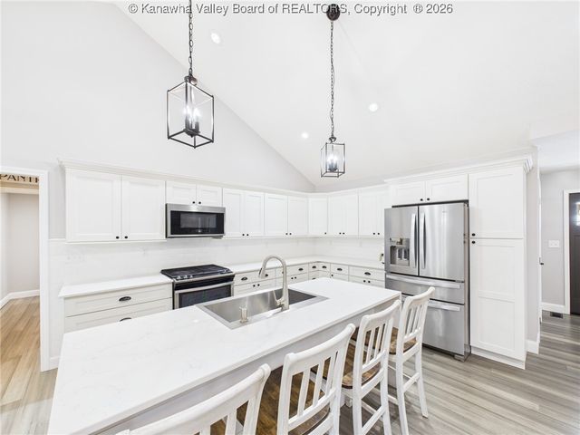 103 Limestone Drive, Eleanor, WV 25070