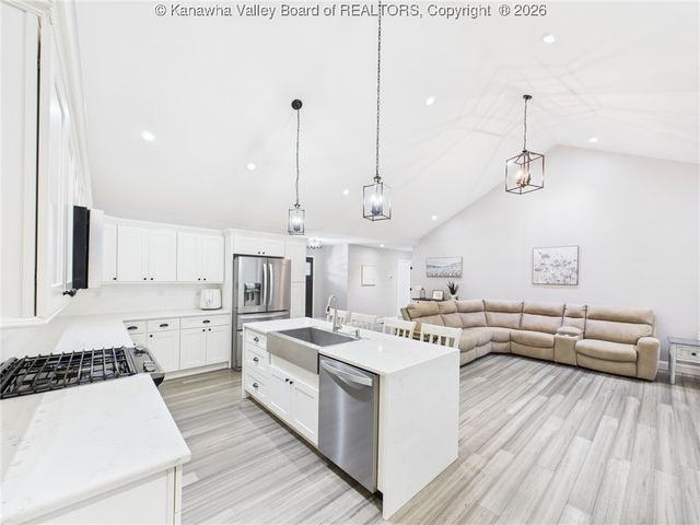 103 Limestone Drive, Eleanor, WV 25070