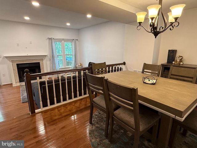 5832 APSLEY HOUSE CT, Alexandria, VA 22310