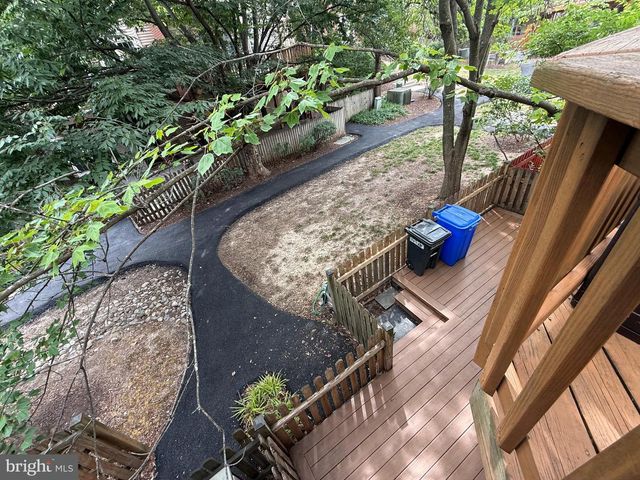5832 APSLEY HOUSE CT, Alexandria, VA 22310