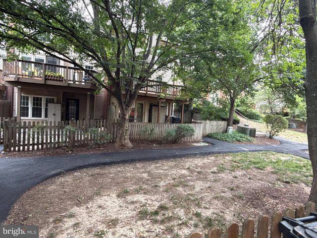 5832 APSLEY HOUSE CT, Alexandria, VA 22310