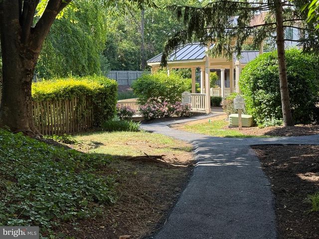 5832 APSLEY HOUSE CT, Alexandria, VA 22310