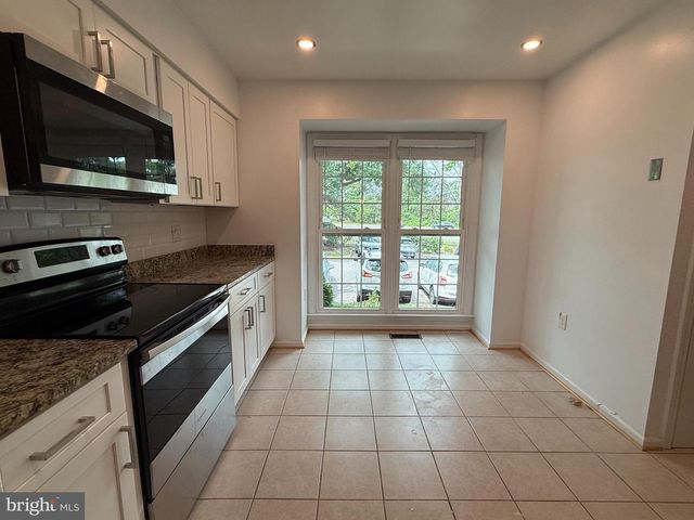 5832 APSLEY HOUSE CT, Alexandria, VA 22310