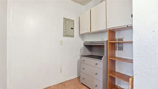 1374 E Vernon, Los Angeles, CA 90011