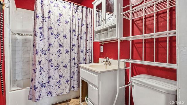1374 E Vernon, Los Angeles, CA 90011