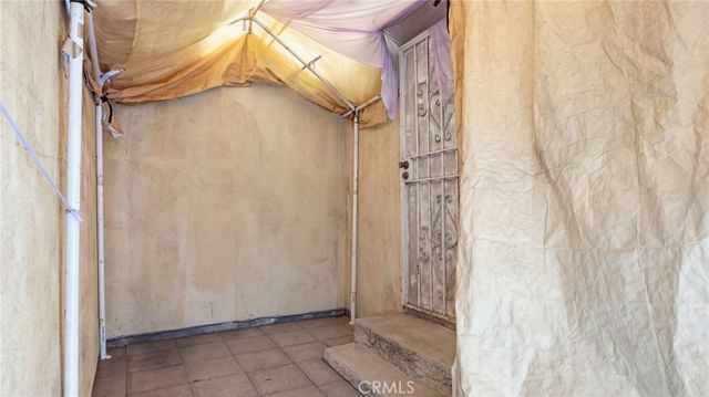 1374 E Vernon, Los Angeles, CA 90011