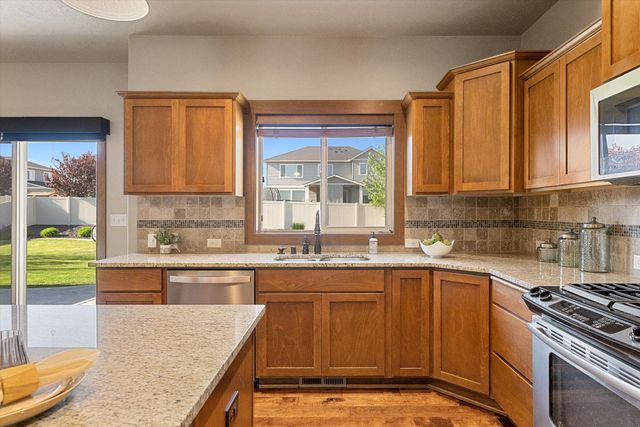 17709 E Daystar Rd, Greenacres, WA 99016