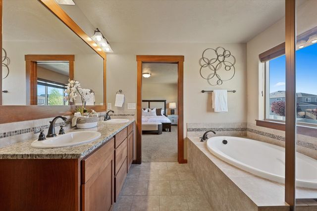 17709 E Daystar Rd, Greenacres, WA 99016