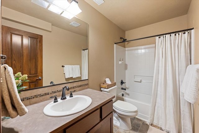 17709 E Daystar Rd, Greenacres, WA 99016