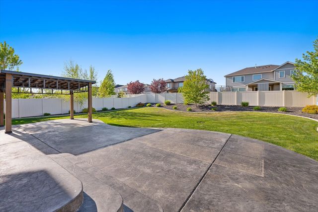 17709 E Daystar Rd, Greenacres, WA 99016