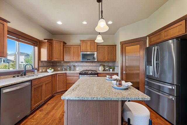 17709 E Daystar Rd, Greenacres, WA 99016