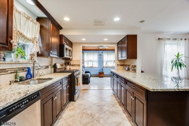 23 Bolten Pl, Bloomfield Twp., NJ 07003