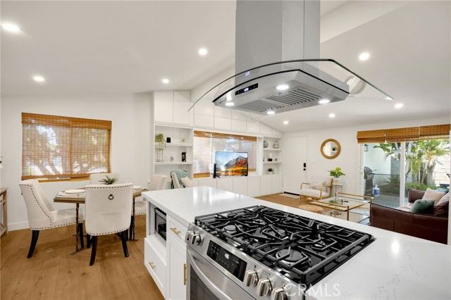 868 Towne, Costa Mesa, CA 92627