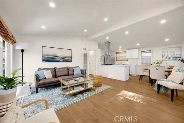 868 Towne, Costa Mesa, CA 92627