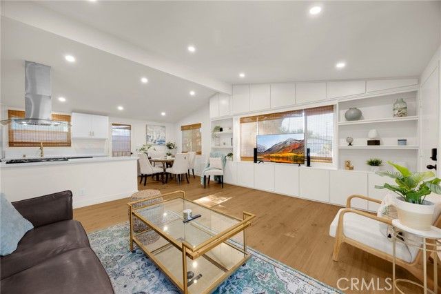 868 Towne, Costa Mesa, CA 92627