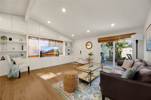 868 Towne, Costa Mesa, CA 92627