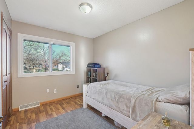 3725 80th Avenue N, Brooklyn Park, MN 55443