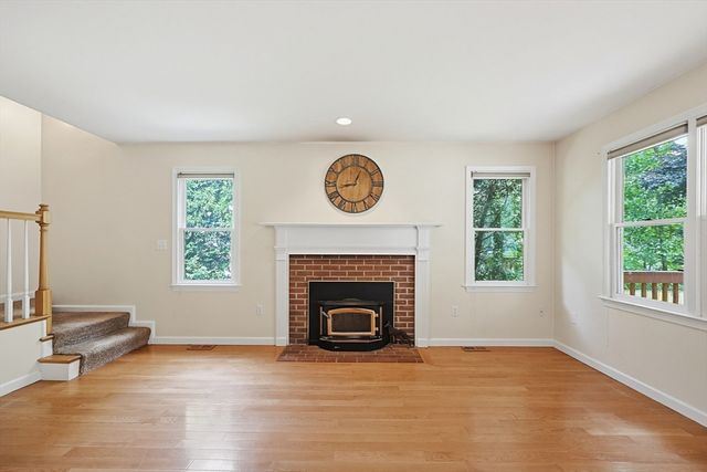 6 Oakwood Ct., Framingham, MA 01701