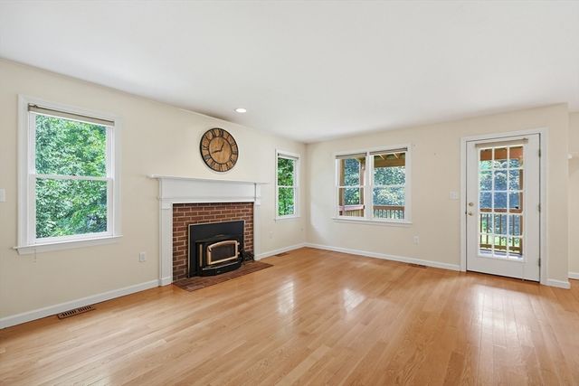 6 Oakwood Ct., Framingham, MA 01701