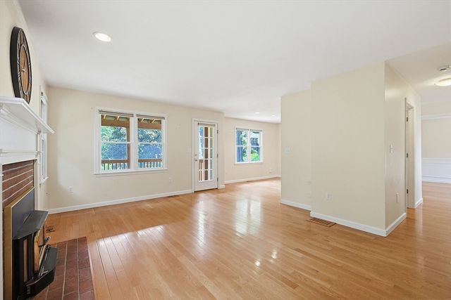 6 Oakwood Ct., Framingham, MA 01701