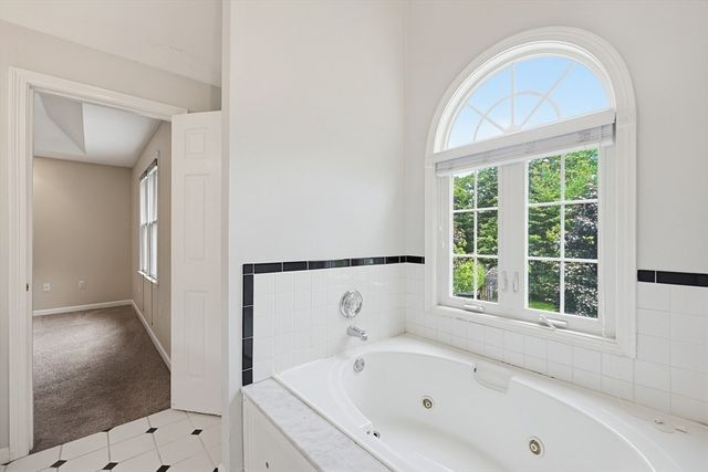 6 Oakwood Ct., Framingham, MA 01701