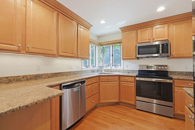 6 Oakwood Ct., Framingham, MA 01701