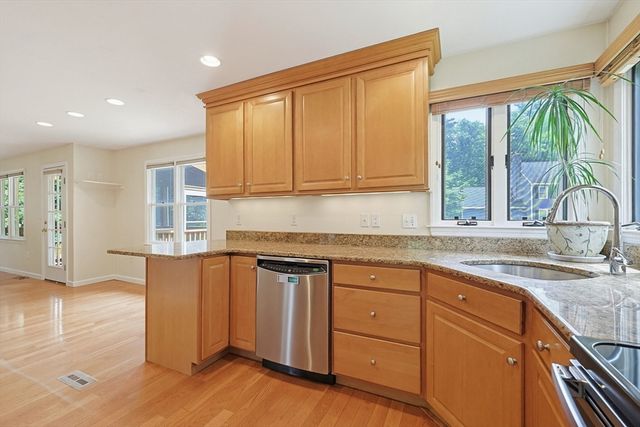 6 Oakwood Ct., Framingham, MA 01701