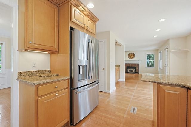 6 Oakwood Ct., Framingham, MA 01701