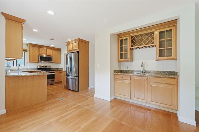 6 Oakwood Ct., Framingham, MA 01701