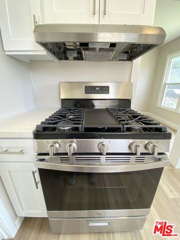 2620 S Barrington Avenue, Los Angeles, CA 90064