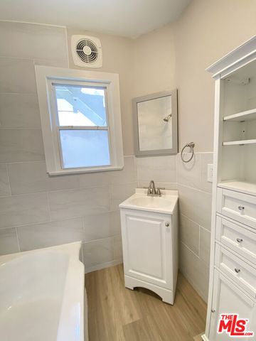 2620 S Barrington Avenue, Los Angeles, CA 90064