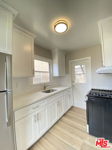 2620 S Barrington Avenue, Los Angeles, CA 90064