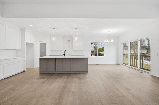 49259 Langford Drive, Macomb, MI 48044