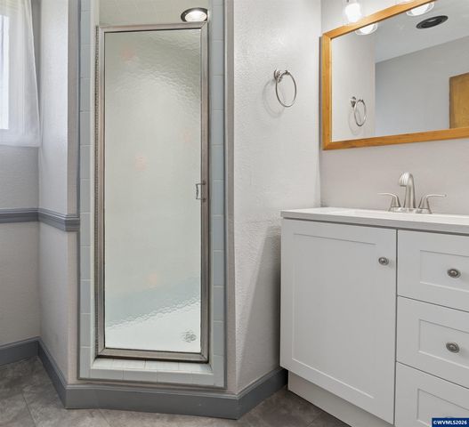 389 Maxwell Rd, Eugene, OR 97404